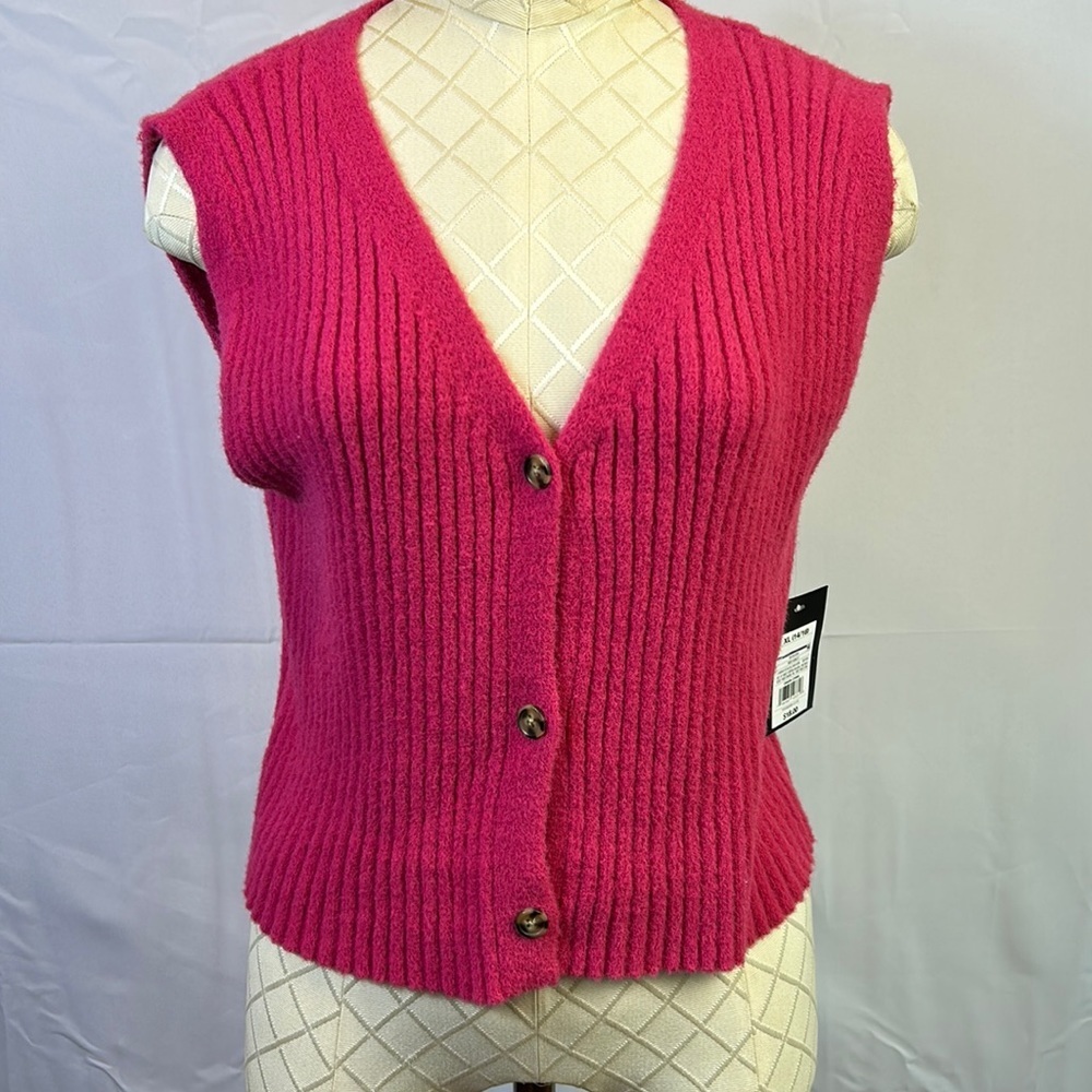 Art Class Pink Sweater Vest Size XL New. 3 Button down. Lots of stretch